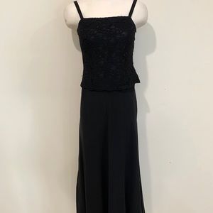 Women’s Long Black Evening Gown Black Lace Bodice